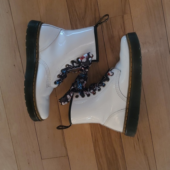 Doc Martens Zavala Leather Boot US Sz 6 Men Women Size 7 White - Picture 2 of 9